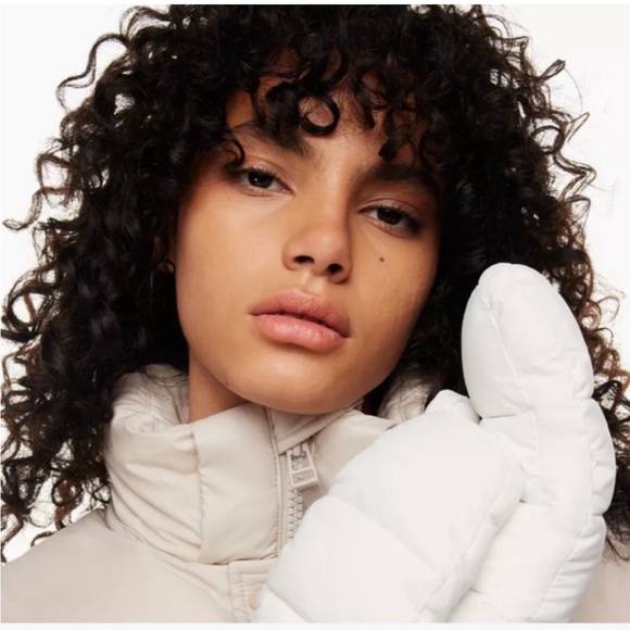Aritzia Accessories - NWOT!! The Super Puff Mitten- Matt Pearl ❤️
